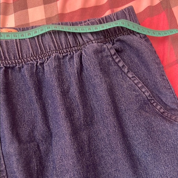 Blue Ankle Cropped Jeans with Classic Denim Style - Picture 4 of 5